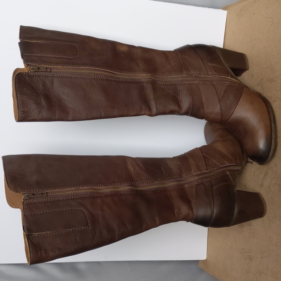 Born knee high boots. F 32416 Crescent Tan 8.5M. Excellent condition - Picture 3 of 5